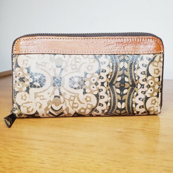 Patricia Nash Handbags - Patricia Nash RFID Georgia Leather Zip Wallet Womens Paisley Printed Clutch